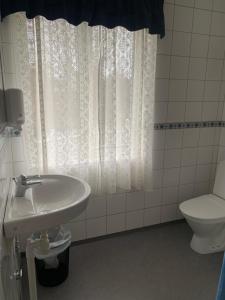 Kylpyhuone majoituspaikassa Turistgården Töcksfors
