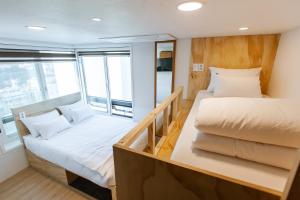 Ein Bett oder Betten in einem Zimmer der Unterkunft Step Inn Myeongdong 1