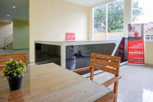Χώρος καθιστικού στο RedDoorz @ Jalan Bali Cilacap
