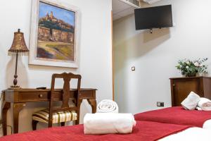Ein Bett oder Betten in einem Zimmer der Unterkunft Hotel Reina Cristina