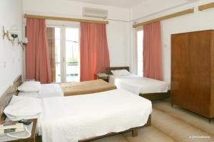 Postel nebo postele na pokoji v ubytování Hotel Karpathos