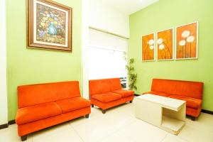 A seating area at Ardhya Guesthouse Syariah by ecommerceloka