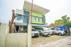 Kép Ardhya Guesthouse Syariah by ecommerceloka szállásáról Sidoarjóban a galériában