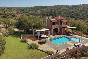 View ng pool sa Villa Galania Armeni Crete o sa malapit