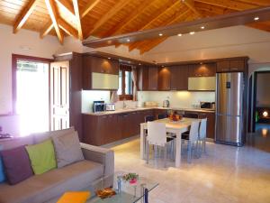 Kuchyň nebo kuchyňský kout v ubytování Villa Vassilis Fiscardo Kefalonia