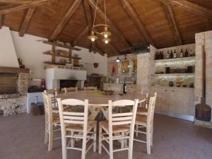 Kuchyň nebo kuchyňský kout v ubytování Villa Amvrosia Nr Kalives Crete
