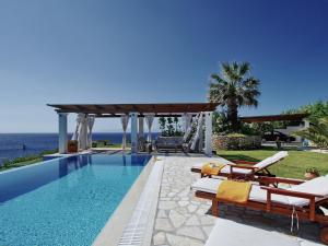 Bazén v ubytovaní Villa Odysseus Spartia Kefalonia alebo v jeho blízkosti