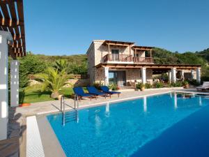 The swimming pool at or close to Villa Penelope Spartia Kefalonia