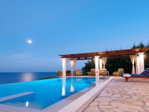 The swimming pool at or close to Villa Penelope Spartia Kefalonia