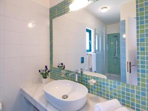 A bathroom at Villa Penelope Spartia Kefalonia