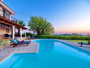 The swimming pool at or close to Villa Hera