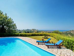 The swimming pool at or close to Villa Hera