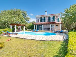 The swimming pool at or close to Villa Hera