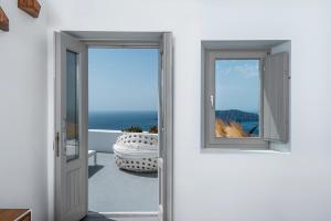 O vedere generală la mare sau o vedere la mare
luată din acest hotel