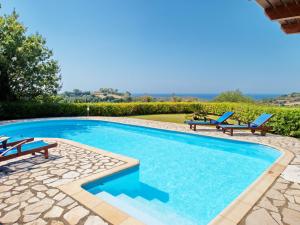 The swimming pool at or close to Villa Hera