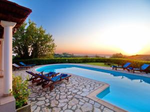 The swimming pool at or close to Villa Hera