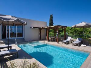 Πισίνα στο ή κοντά στο Villa Andreas