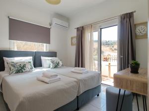 Posteľ alebo postele v izbe v ubytovaní Villa Nikos Megala Chorafia Crete