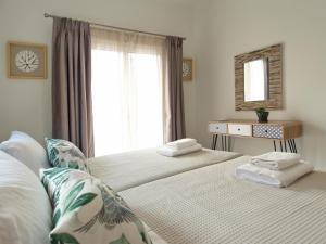 Posteľ alebo postele v izbe v ubytovaní Villa Nikos Megala Chorafia Crete