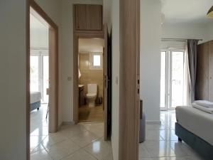 Posteľ alebo postele v izbe v ubytovaní Villa Nikos Megala Chorafia Crete