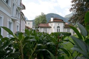 Garden sa labas ng Schloss Kurhotel Strobl