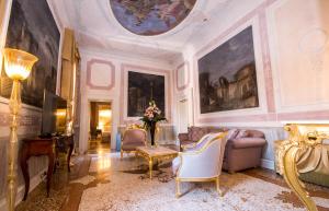 a living room filled with furniture and a ceiling at Ca' Bonfadini Historic Experience in Venice