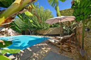 Bazén v ubytovaní Villa Kamares Private pool alebo v jeho blízkosti
