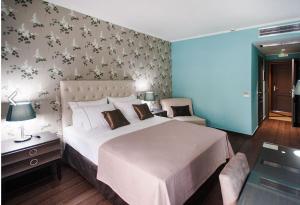 Theasis Hotel Paramythia客房内的一张或多张床位