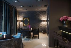 Theasis Hotel Paramythia的休息区