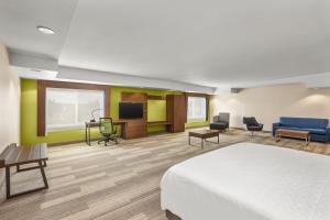 Ett rum på Holiday Inn Express & Suites Tacoma, an IHG Hotel