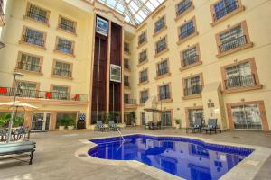Bazén v ubytování Holiday Inn Leon by IHG nebo v jeho okolí