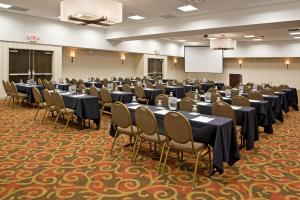 a conference room with tables and chairs and a screen at Holiday Inn Columbus Dwtn-Capitol Square by IHG in Columbus +63 photos