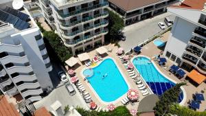 Bazén v ubytování Marmaris Alkan Hotel nebo v jeho okolí
