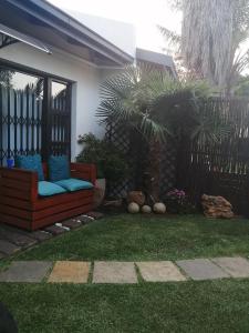 Roxy's Rest Guest House外面的花园