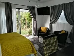 Roxy's Rest Guest House的休息区