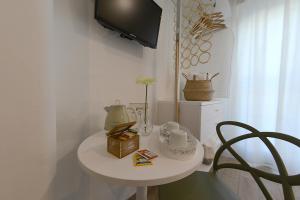 Příslušenství pro přípravu čaje a kávy v ubytování Al Settimo Piano