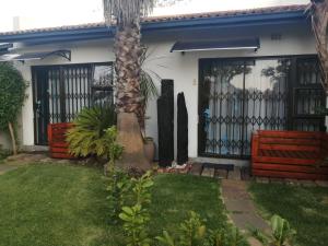 Roxy's Rest Guest House外面的花园
