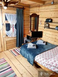 a bedroom with a bed in a log cabin at Willa Blanca Zakopane in Zakopane