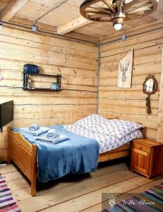 a bedroom with a bed in a log cabin at Willa Blanca Zakopane in Zakopane