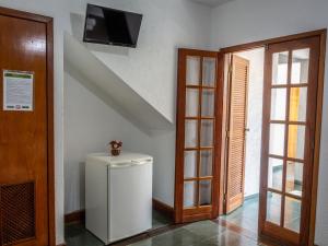 a small refrigerator in a room with a staircase at Pousada Oasis Teresopolis in Teresópolis