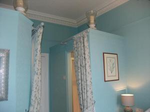 a room with blue walls and a ceiling at Osborne House B&B Workington in Workington
