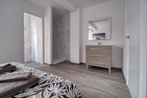 Postel nebo postele na pokoji v ubytování Luxury Holiday Penthouse Pozo