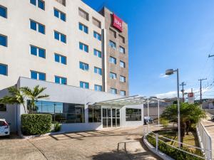 a rendering of the front of a hotel at ibis Jaboticabal in Jaboticabal