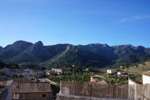 A general mountain view or a mountain view taken from the holiday home