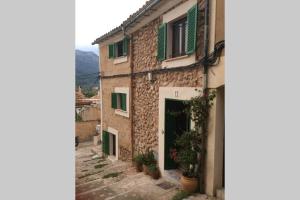 The building in which the holiday home is located