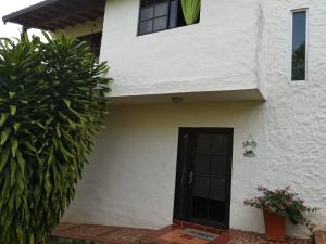 ピエデクエスタにあるCasa Mesa de Ruitoqueの白い家