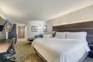 Postel nebo postele na pokoji v ubytování Holiday Inn Express & Suites Longview North by IHG