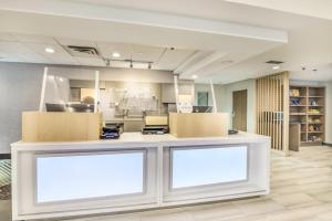 Kuchyň nebo kuchyňský kout v ubytování Holiday Inn Express & Suites Longview North by IHG