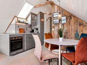 A kitchen or kitchenette at Holiday home bud II