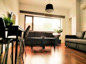 a living room with a couch and a table at TOLETUM low cost LOFTS dúplex diáfanos o 2dormitorios PARKING Municipal Gratis al aire libre a 100m in Toledo +175 photos